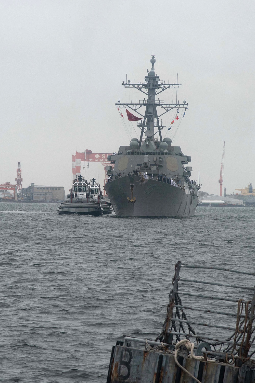 USS Howard arrives at Yokosuka