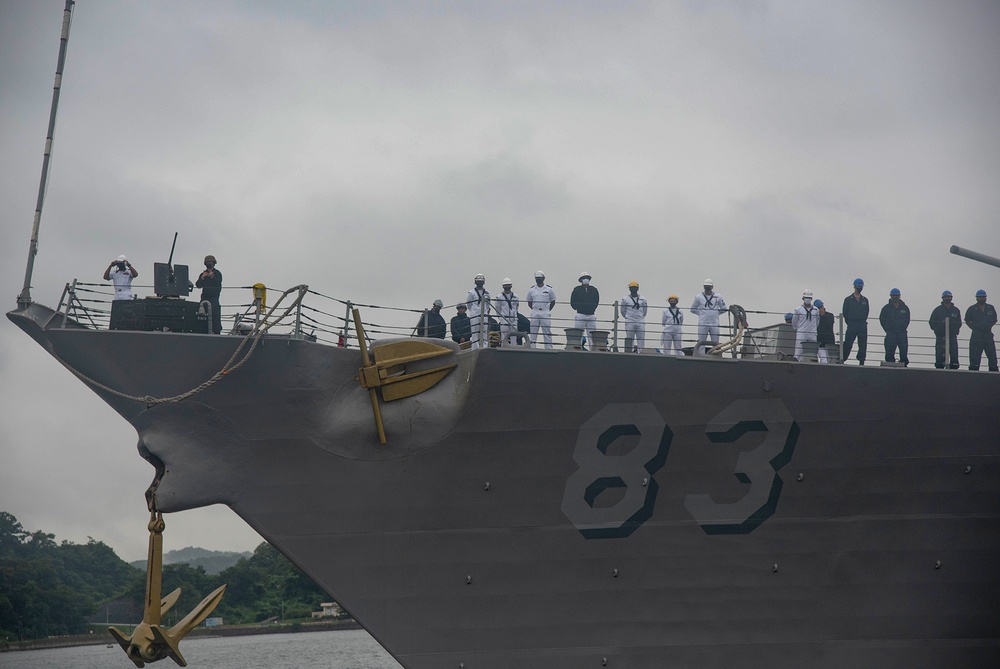 USS Howard arrives at Yokosuka