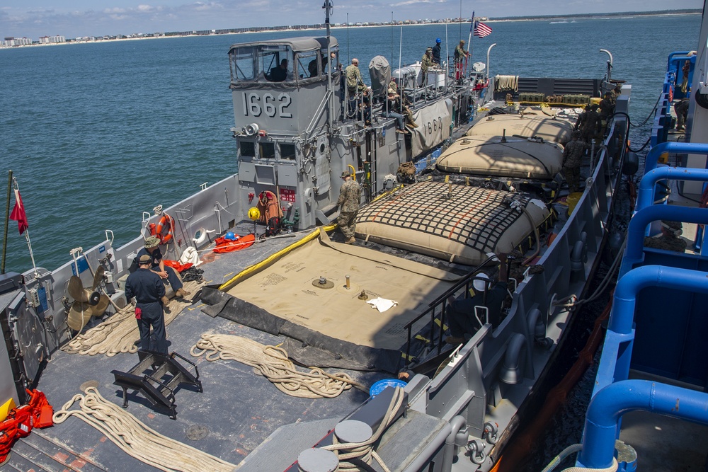 U.S. Marines and Sailors conduct at-sea live fuel transfer