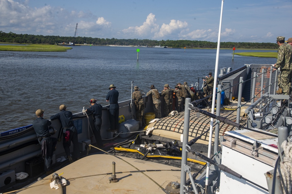 U.S. Marines and Sailors conduct at-sea live fuel transfer