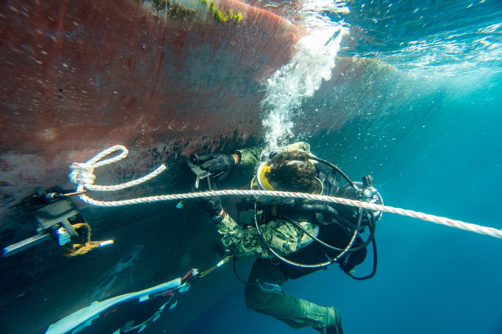 Marine Diving Service - Salvage Diver - Recovery Diving - Salvage
