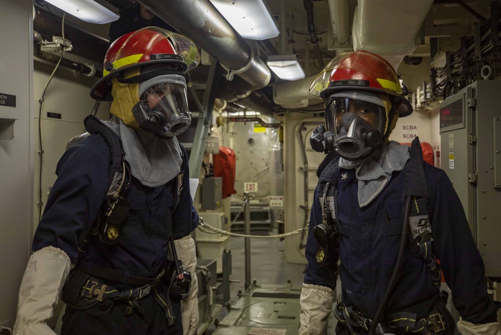 USS Billings Sailors Respond to a Simulated Flood During a Damage Control Drill