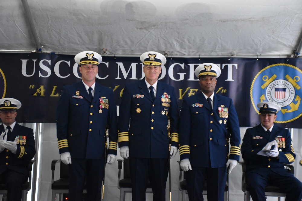 USCGC Midgett holds change of command ceremony