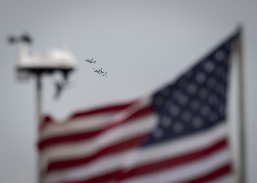 Thunderbirds roar over Michigan