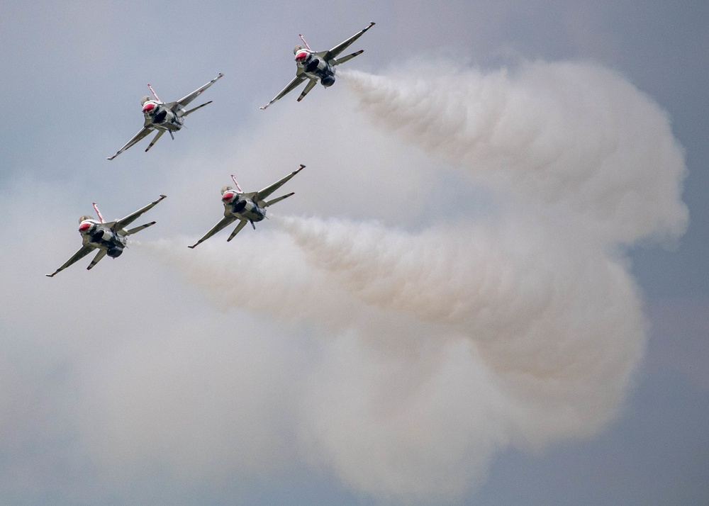 Thunderbirds Dazzle Thunder over Michigan