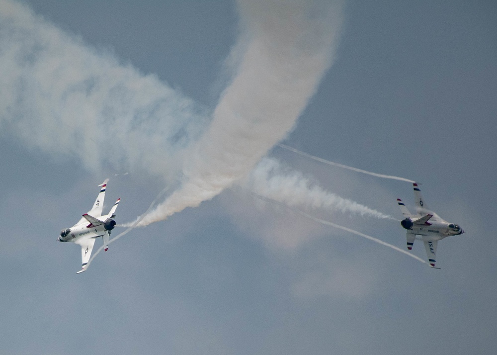 Thunderbirds Dazzle Thunder over Michigan