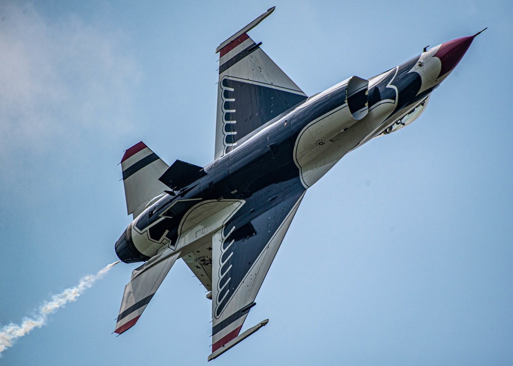 Thunderbirds Dazzle Thunder over Michigan