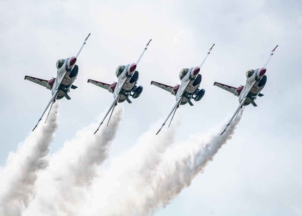 Thunderbirds Dazzle Thunder over Michigan