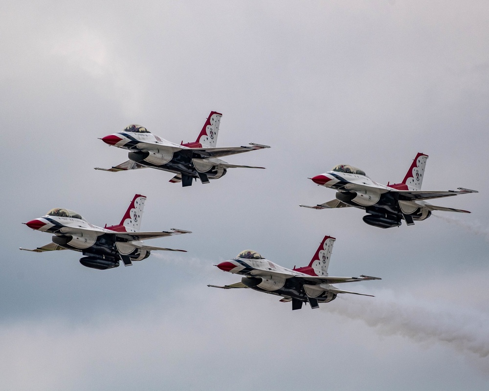 Thunderbirds Dazzle Thunder over Michigan