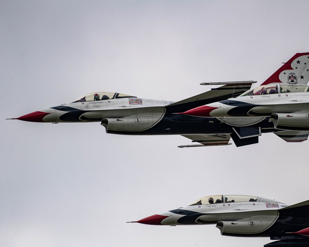 Thunderbirds Dazzle Thunder over Michigan