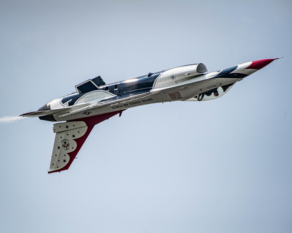 Thunderbirds Dazzle Thunder over Michigan