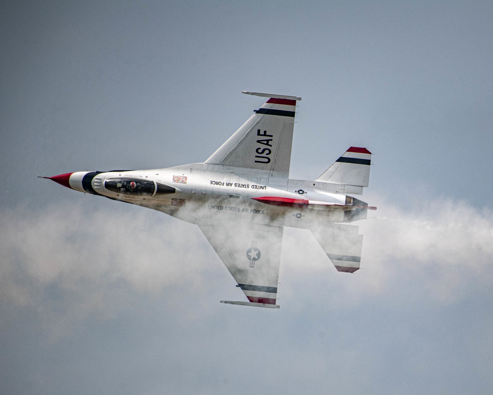 Thunderbirds Dazzle Thunder over Michigan