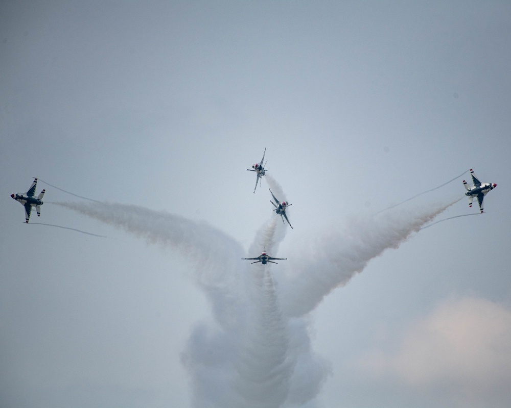 Thunderbirds Dazzle Thunder over Michigan