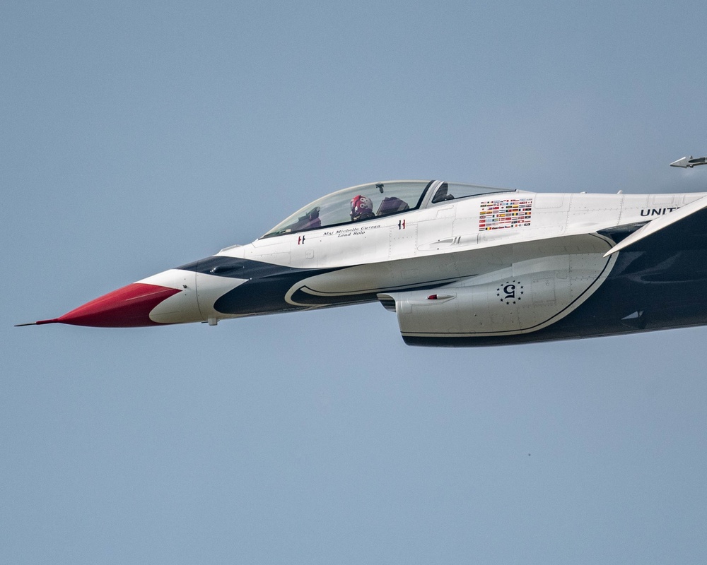 Thunderbirds Dazzle Thunder over Michigan