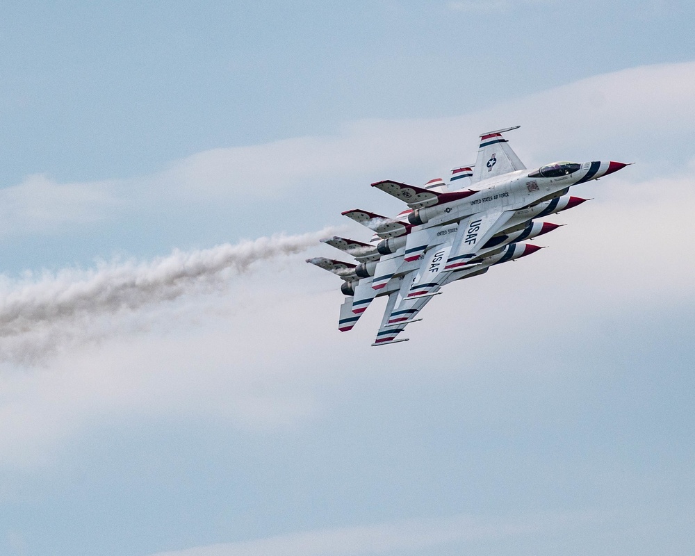 DVIDS - Images - Thunderbirds Practice before Day One of Thunder over ...