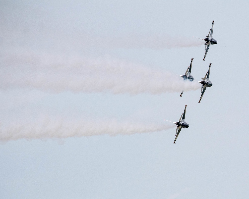 Thunderbirds Practice before Day One of Thunder over Michigan