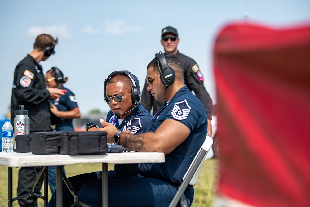 Thunderbirds Practice before Day One of Thunder over Michigan