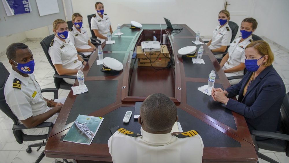 Midshipmen aboard the USS Hershel &quot;Woody&quot; Williams