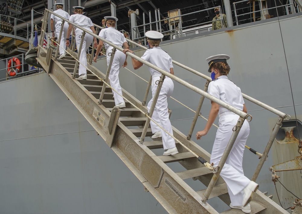 Midshipmen aboard the USS Hershel &quot;Woody&quot; Williams