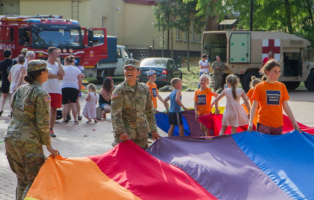 Deployed Soldiers reach out to local communities in Poland