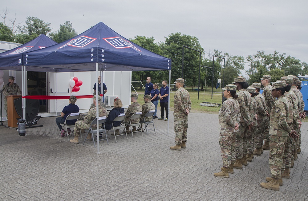 AAFES and Florida Guardsmen celebrate new facility with ribbon-cutting ceremony in Poland