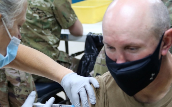 Australian general joins Soldiers, civilians at ‘Desert Medic’ vaccine rodeo