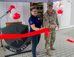 AAFES and Florida Guardsmen celebrate new facility with ribbon-cutting ceremony in Poland