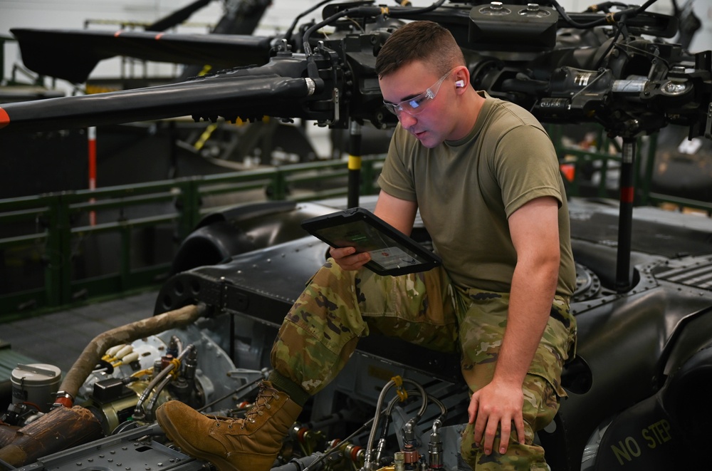 DVIDS - Images - Sharpening their skills; Soldiers and Airmen learn to ...