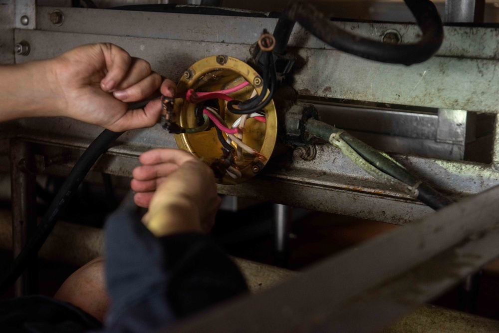 USS Ronald Reagan (CVN 76) Wardroom Maintenance