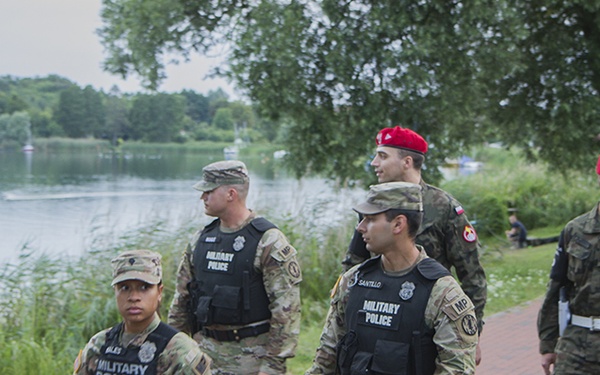 American MPs and Polish ZWs conduct joint patrols in Poland