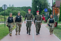 American MPs and Polish ZWs conduct joint patrols in Poland