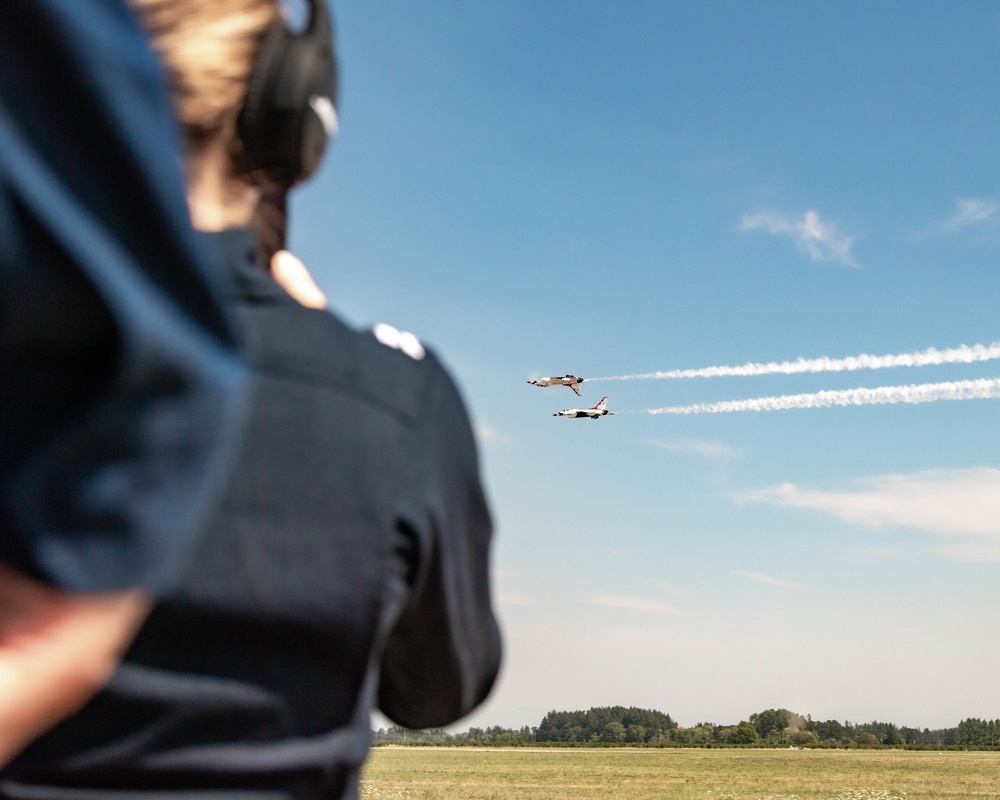 Thunderbirds Take to the Skies at the Oregon International Airshow