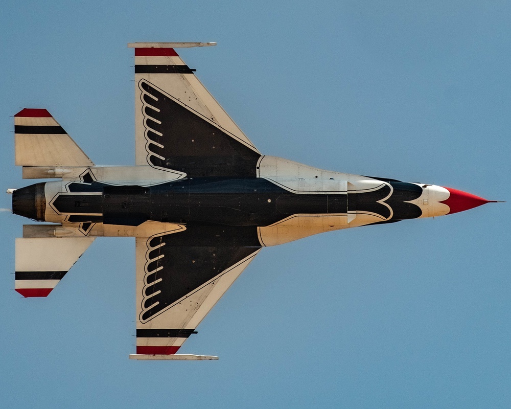 Thunderbirds Take to the Skies at the Oregon International Airshow