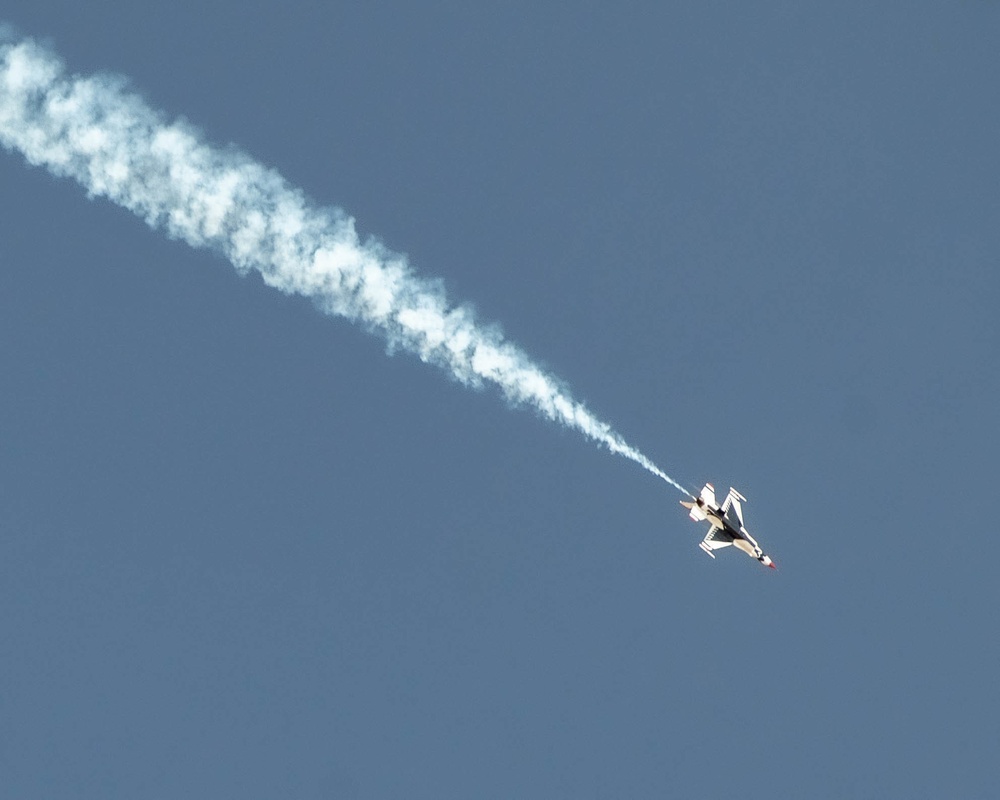 Thunderbirds Take to the Skies at the Oregon International Airshow