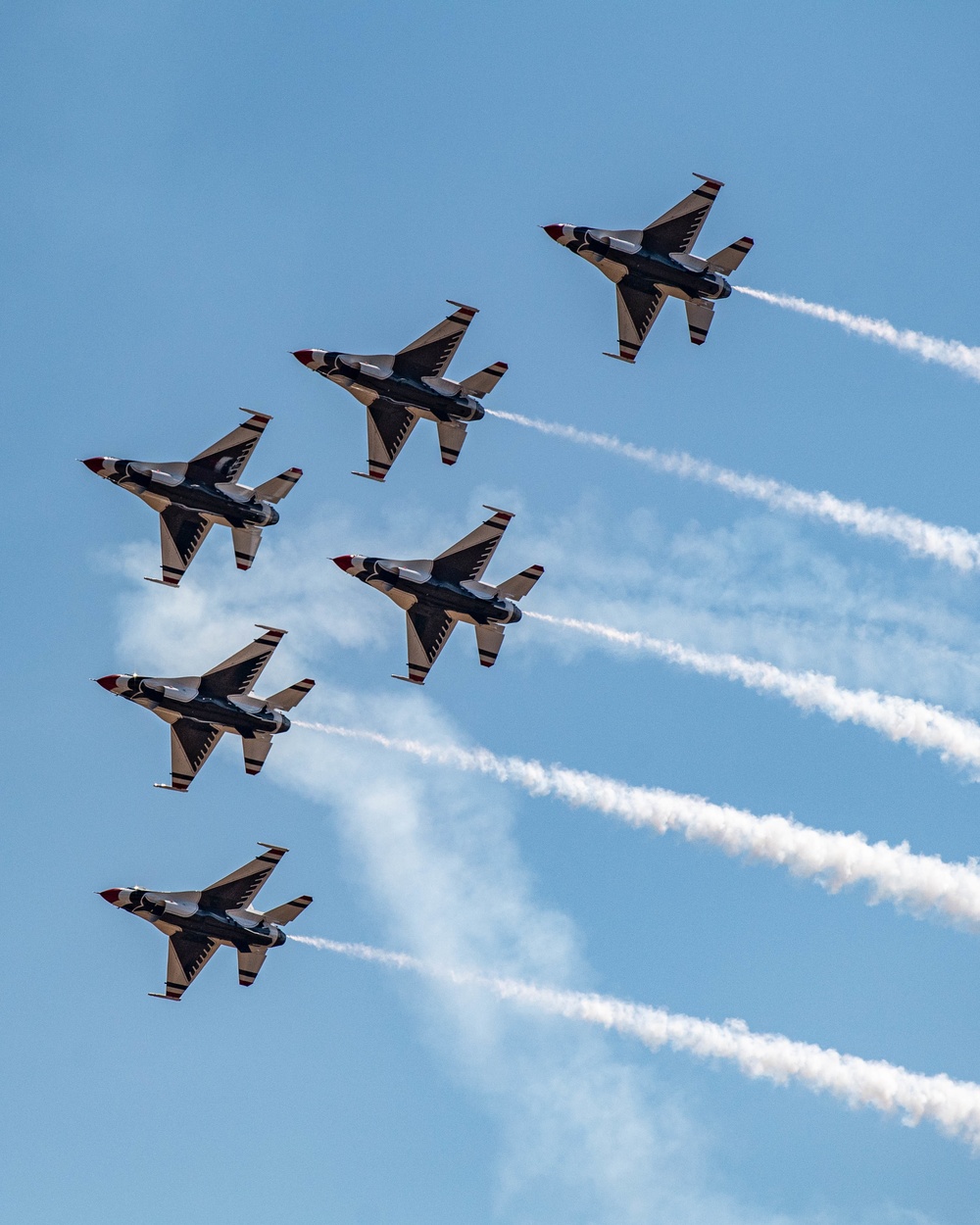 Thunderbirds Take to the Skies at the Oregon International Airshow