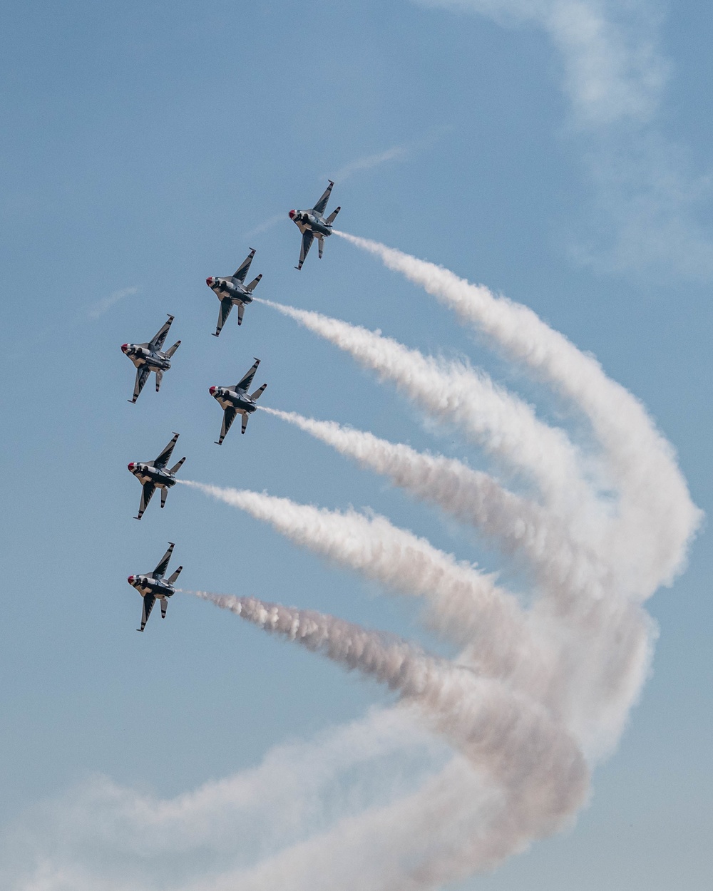 Thunderbirds Take to the Skies at the Oregon International Airshow