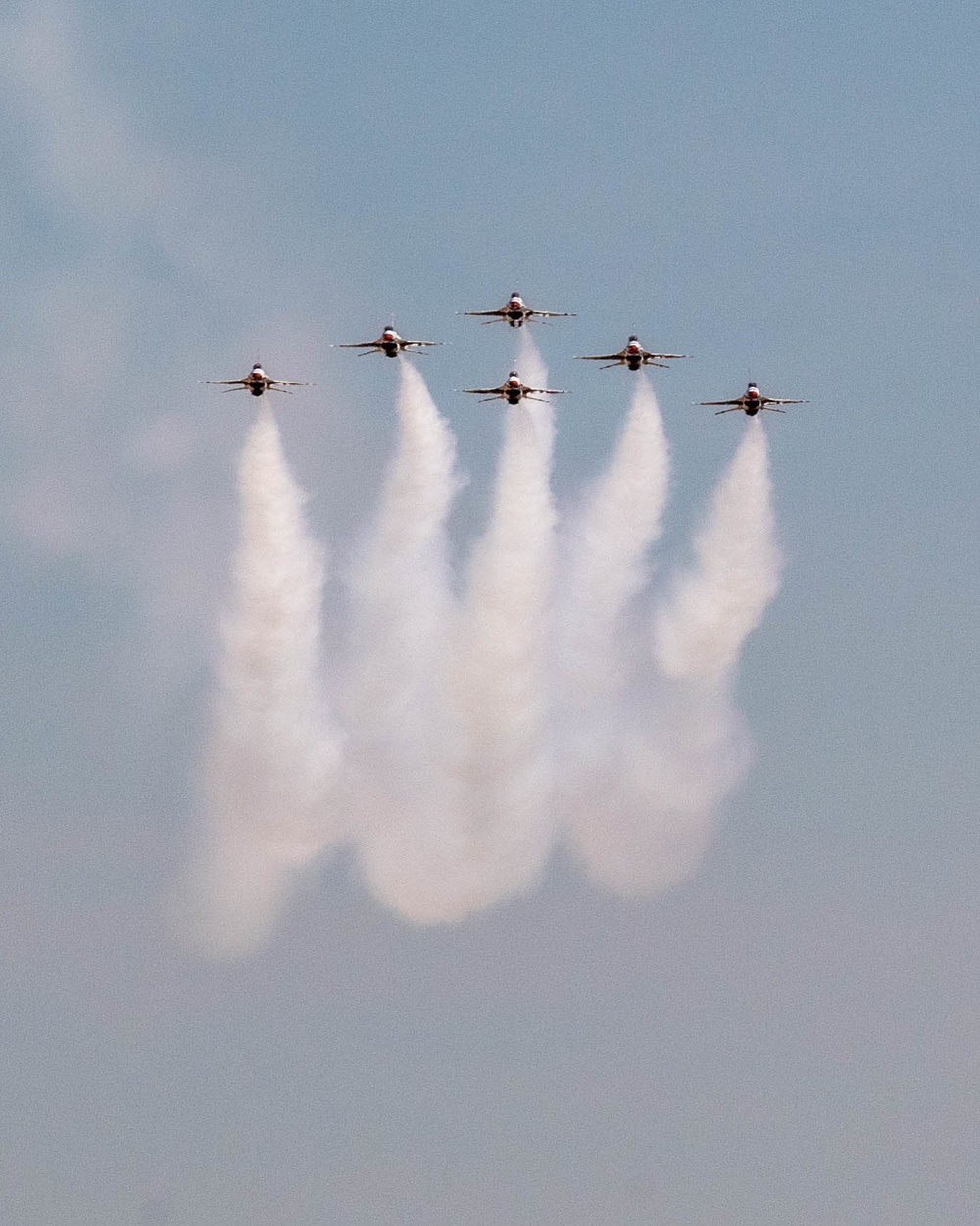 Thunderbirds Take to the Skies at the Oregon International Airshow