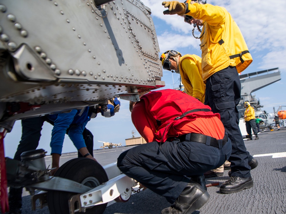 HSC 23 maintainers tow MH-60s Seahawk