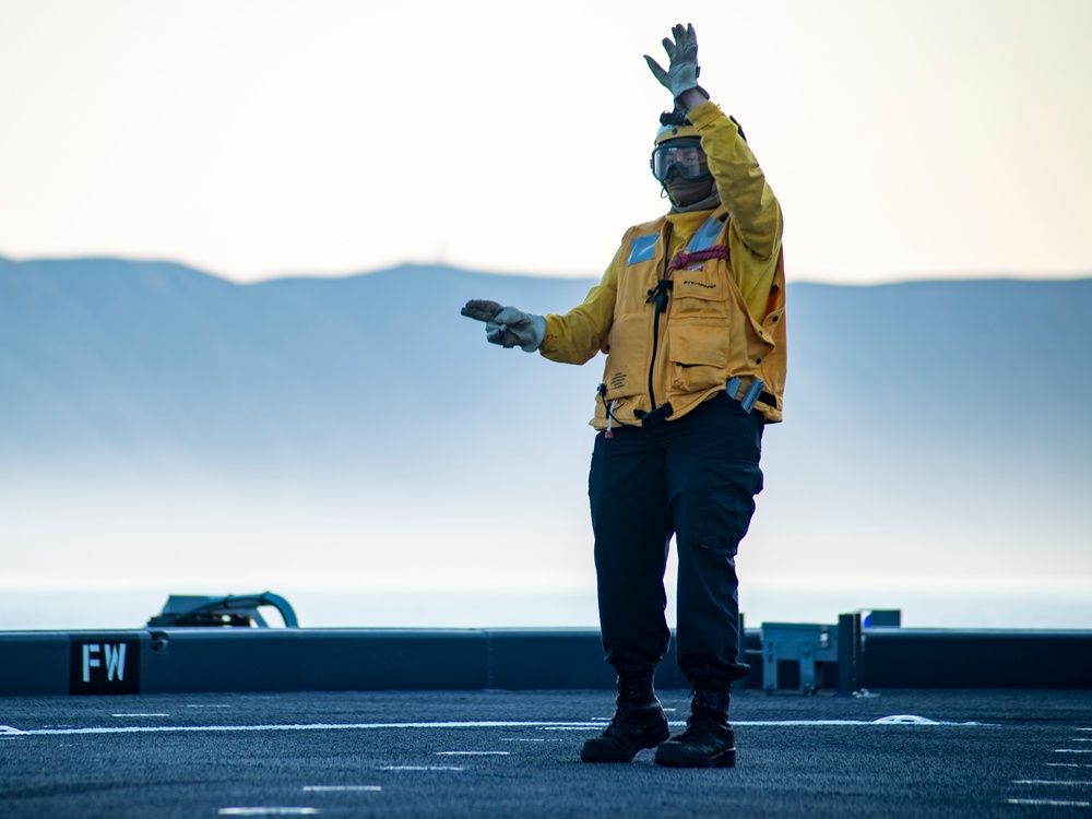 HSC 23 conducts fast rope excersises with USCG MSRT aboard USS Miguel Keith