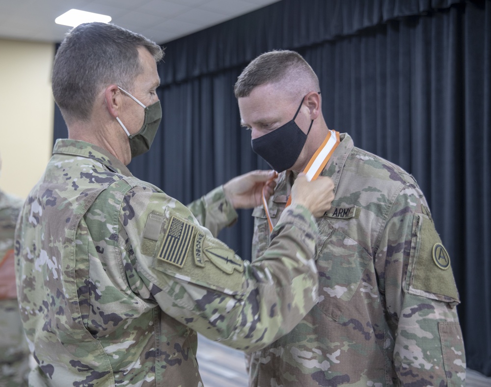 Soldier receives the Bronze Order of Mercury award