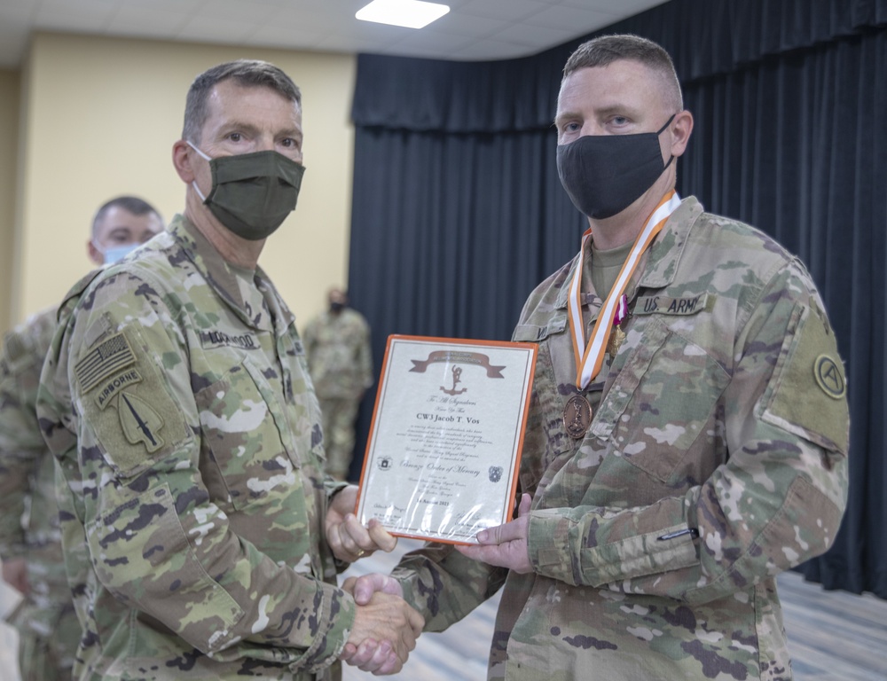 Soldier receives the Bronze Order of Mercury award