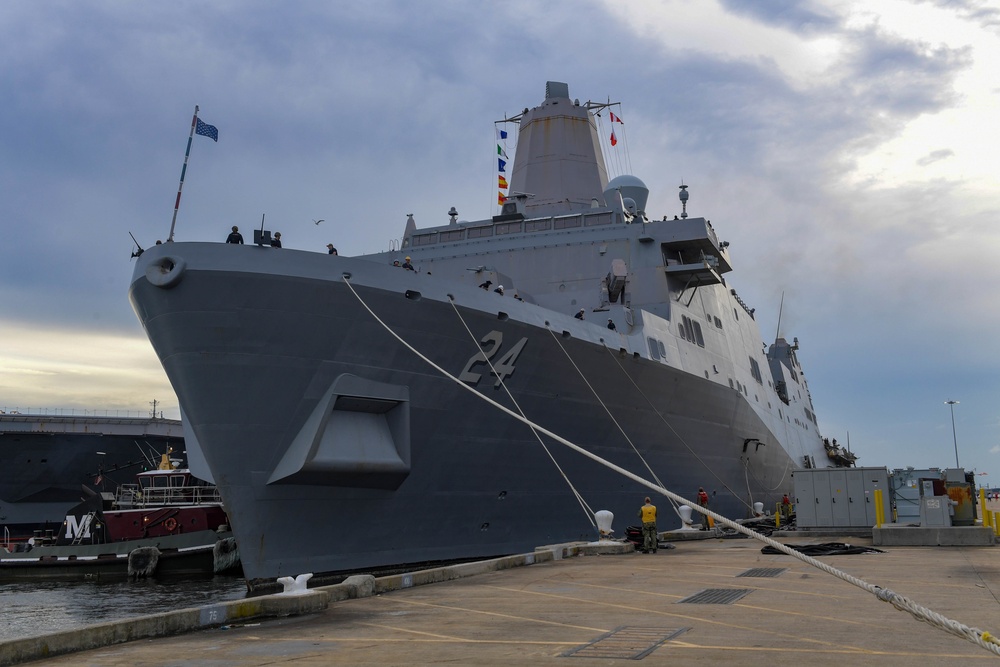 USS Arlington Departs for Haiti