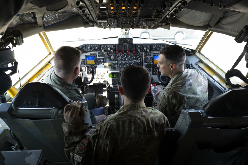 39th ABW command team visits 93rd EARS during immersion tour