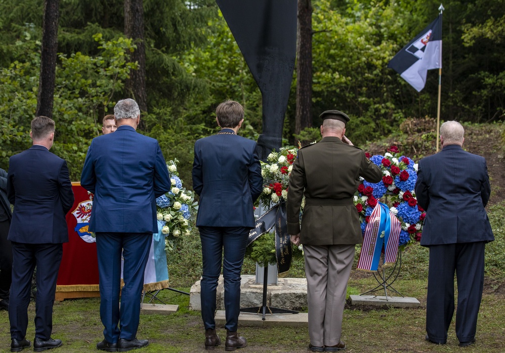 US and Germany commemorate a U.S. Army helicopter crash that killed 37 soldiers 50 years ago