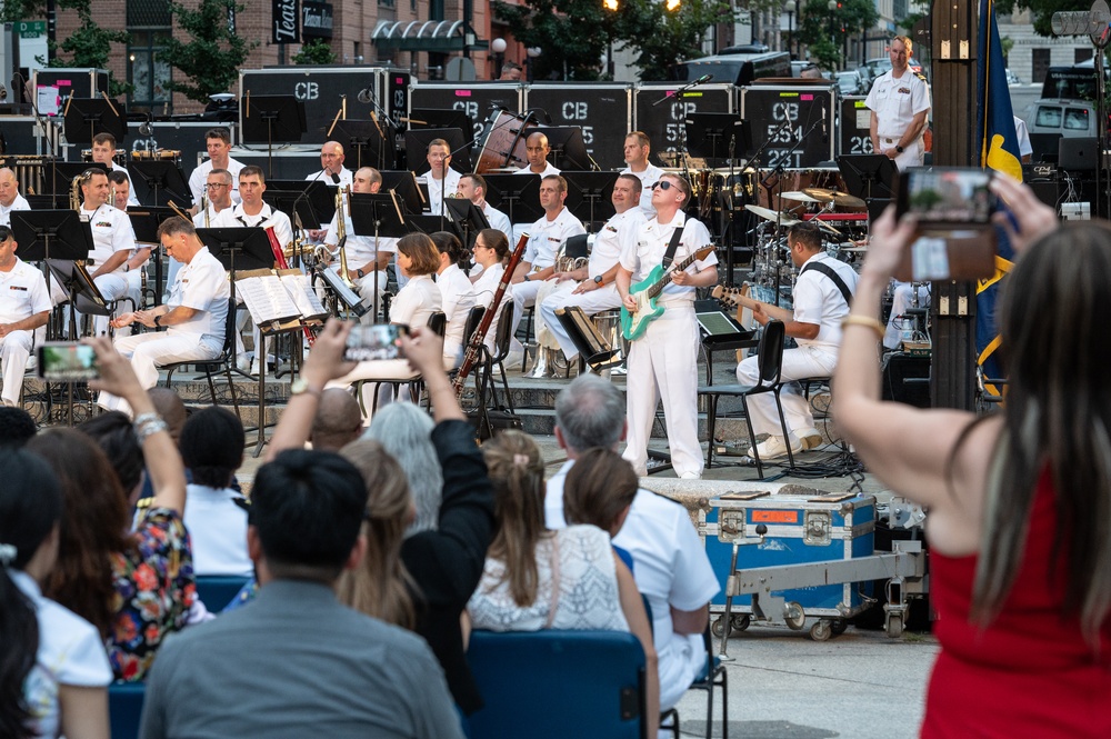 Navy Band performs at Navy Memorial