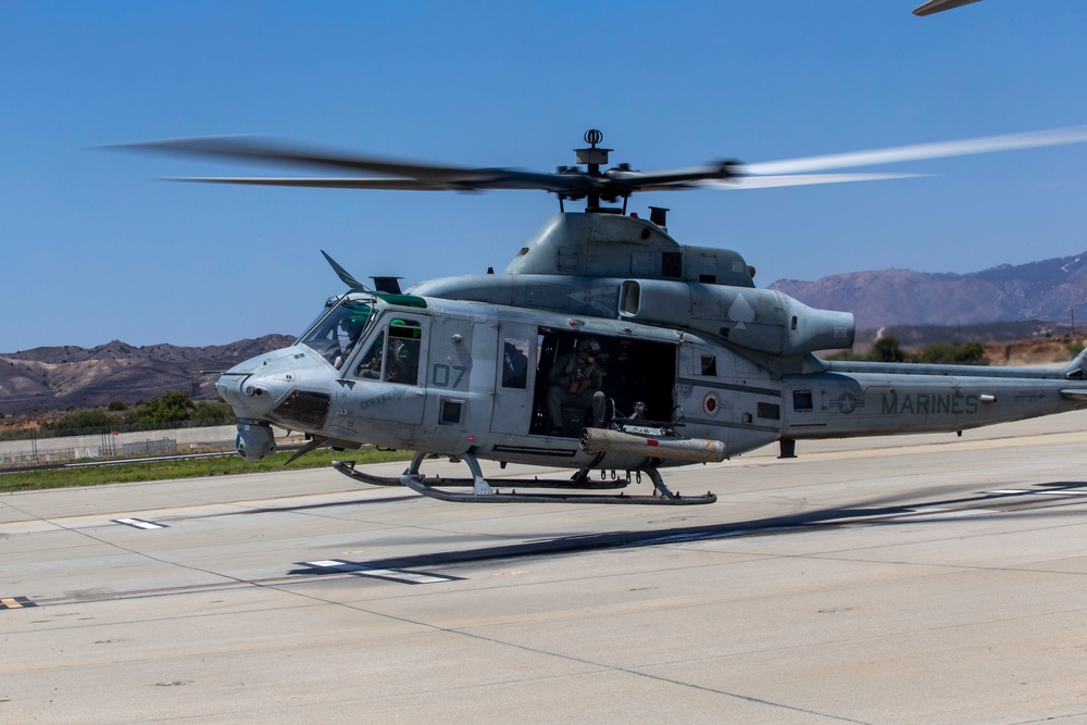 Midshipmen fly with HMLA-267 Marines