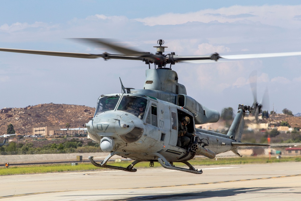 Midshipmen fly with HMLA-267 Marines