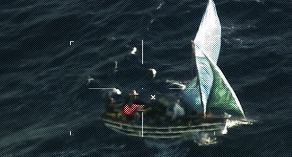 Coast Guard transfers 13 migrants to Bahamas