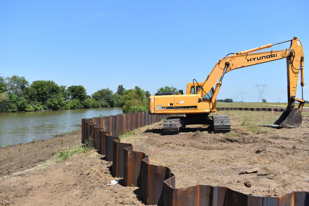 Memphis District Moves Dirt in Arkansas