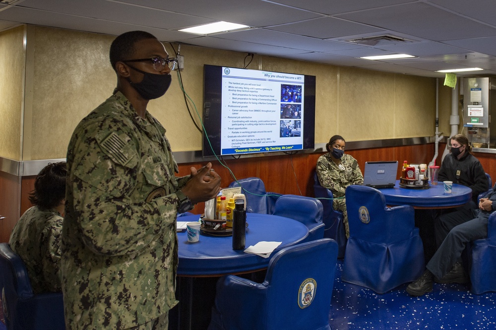 SMWDC Commander and WTIs Visit USS Harpers Ferry for Fleet Outreach Event